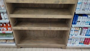 Présentoir à produit pour la savonnerie de la chapelle à Bellême 61 par l'Atelier Bois Robain