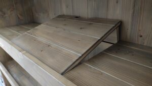 Présentoir à produit pour la savonnerie de la chapelle à Bellême 61 par l'Atelier Bois Robain