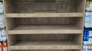 Présentoir à produit pour la savonnerie de la chapelle à Bellême 61 par l'Atelier Bois Robain