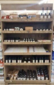 Présentoir à produit pour la savonnerie de la chapelle à Bellême 61 par l'Atelier Bois Robain