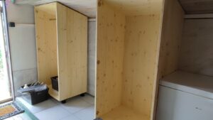 Dressing d'entrée sous rampant sur mesure à Nogent le Rotrou 28 par l'Atelier Bois Robain