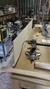 Dressing sur mesure habillage frene toute hauteur à Mauve Sur Huisne 61 par l'Atelier Bois Robain