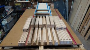 Dressing sur mesure habillage frene toute hauteur à Mauve Sur Huisne 61 par l'Atelier Bois Robain