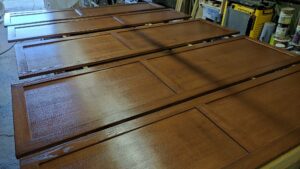 Dressing sur mesure habillage frene toute hauteur à Mauve Sur Huisne 61 par l'Atelier Bois Robain