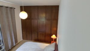 Dressing sur mesure habillage frene toute hauteur à Mauve Sur Huisne 61 par l'Atelier Bois Robain