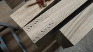 Fabrication et installation d'un portail en chêne sur mesure à perche en nocé 61 par l'Atelier Bois Robain