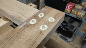 Fabrication et installation d'un portail en chêne sur mesure à perche en nocé 61 par l'Atelier Bois Robain