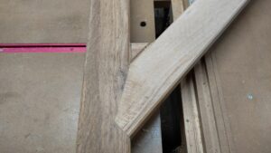 Fabrication et installation d'un portail en chêne sur mesure à perche en nocé 61 par l'Atelier Bois Robain