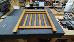 Garde corps d'un petit balcon et habillage sol à Perche en Nocé 61 par l'Atelier Bois Robain