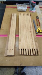 Garde corps d'un petit balcon et habillage sol à Perche en Nocé 61 par l'Atelier Bois Robain