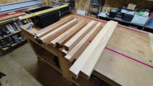 Garde corps d'un petit balcon et habillage sol à Perche en Nocé 61 par l'Atelier Bois Robain