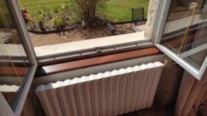 fabrication et installation d'un habillage d'appui de fenêtre en chêne sur mesure à Mauve Sur Huisne 61 par l'Atelier Bois Robain