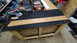 fabrication et installation d'un habillage d'appui de fenêtre en chêne sur mesure à Mauve Sur Huisne 61 par l'Atelier Bois Robain