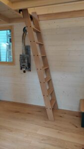 Echelle de meunier sur mesure pour une tiny house à Moutier Au Perche 61 par l'Atelier Bois Robain