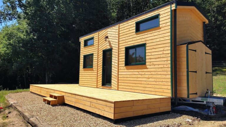 Terrasse en bois sur mesure réalisée à Moutiers-au-Perche (61) par l'Atelier Bois Robain.