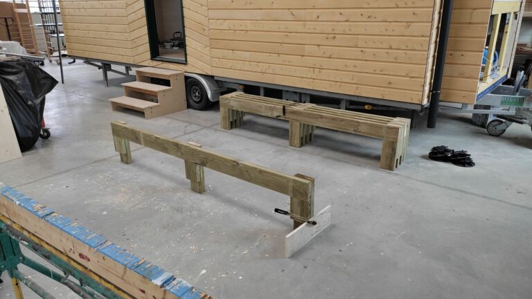 Terrasse en bois sur mesure réalisée à Moutiers-au-Perche (61) par l'Atelier Bois Robain.