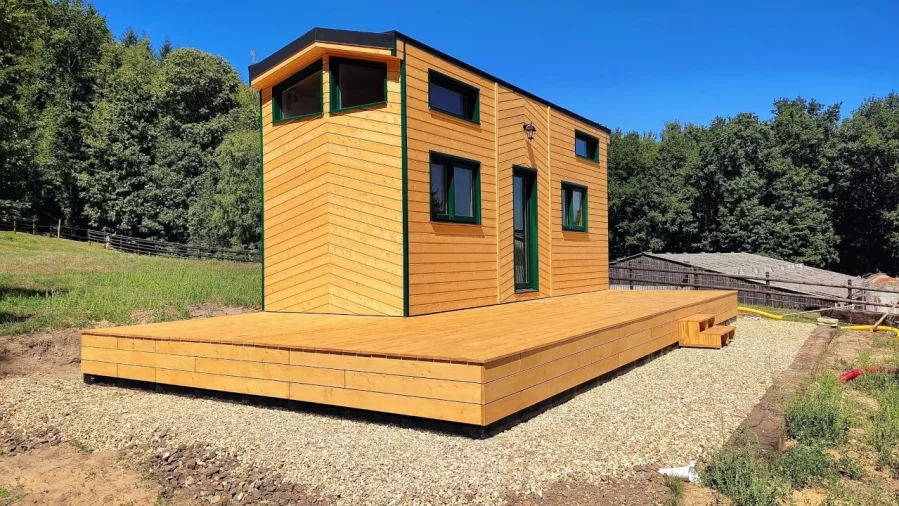 Terrasse en bois sur mesure réalisée à Moutiers-au-Perche (61) par l'Atelier Bois Robain.